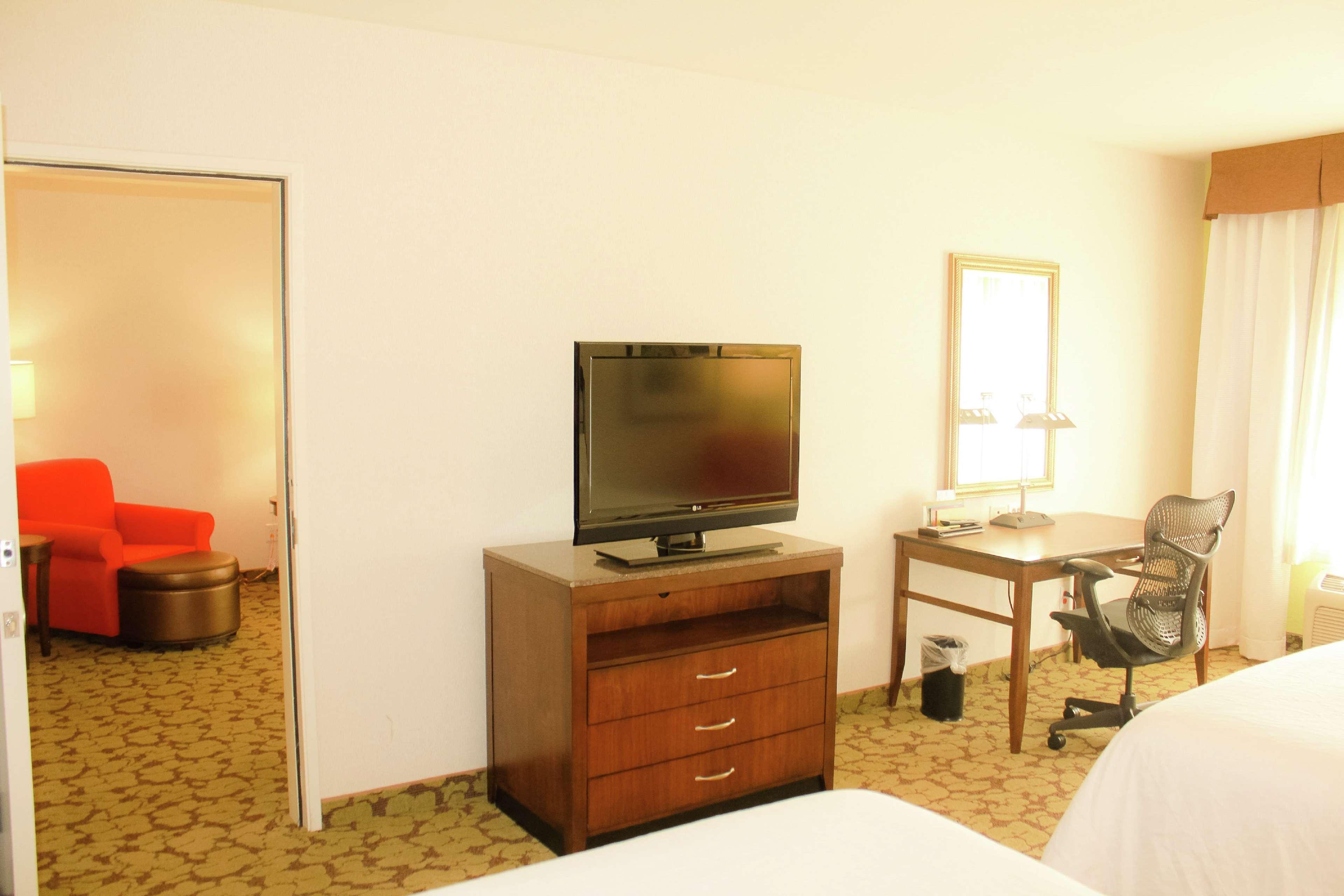 Hilton Garden Inn Redding Exterior photo