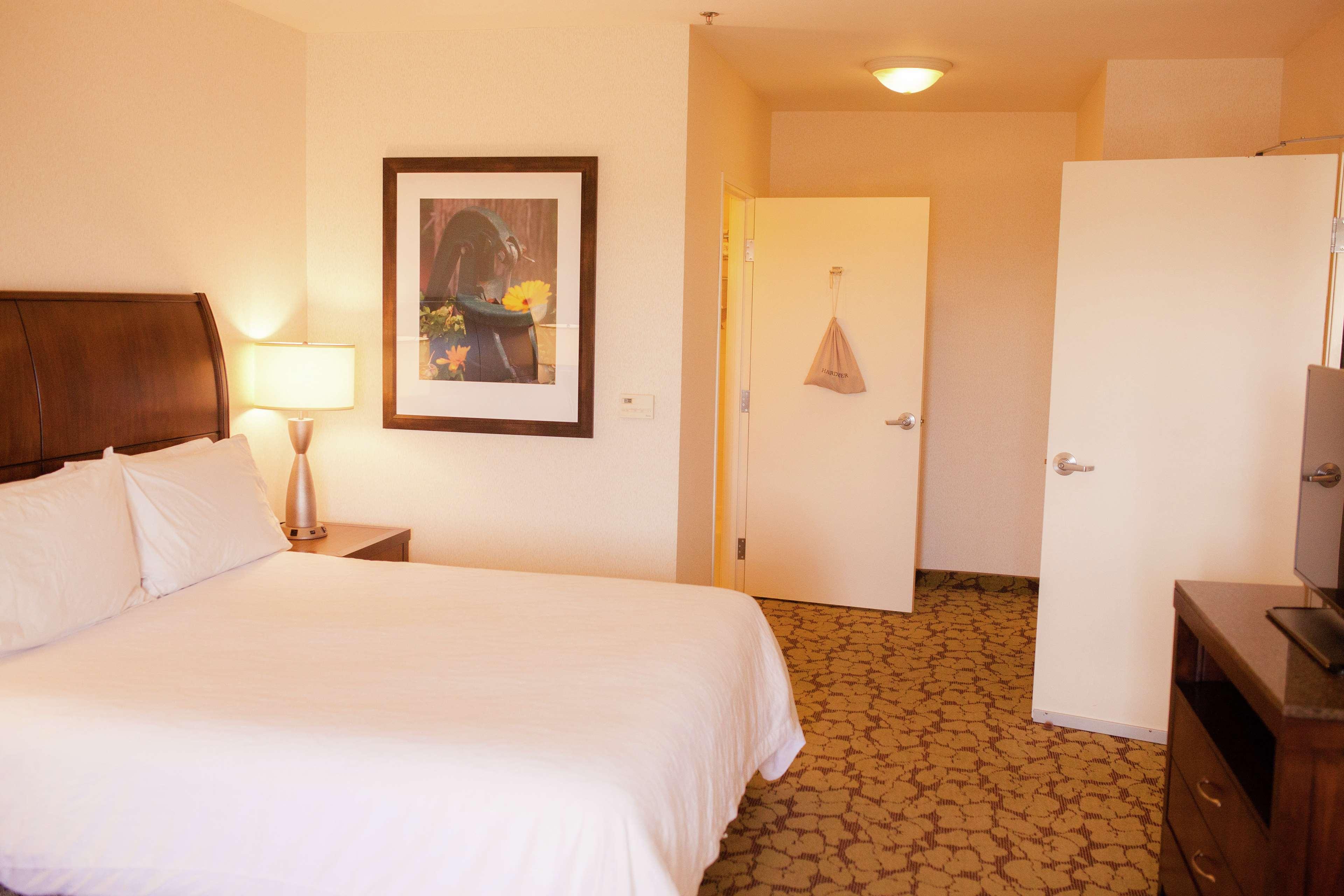Hilton Garden Inn Redding Exterior photo