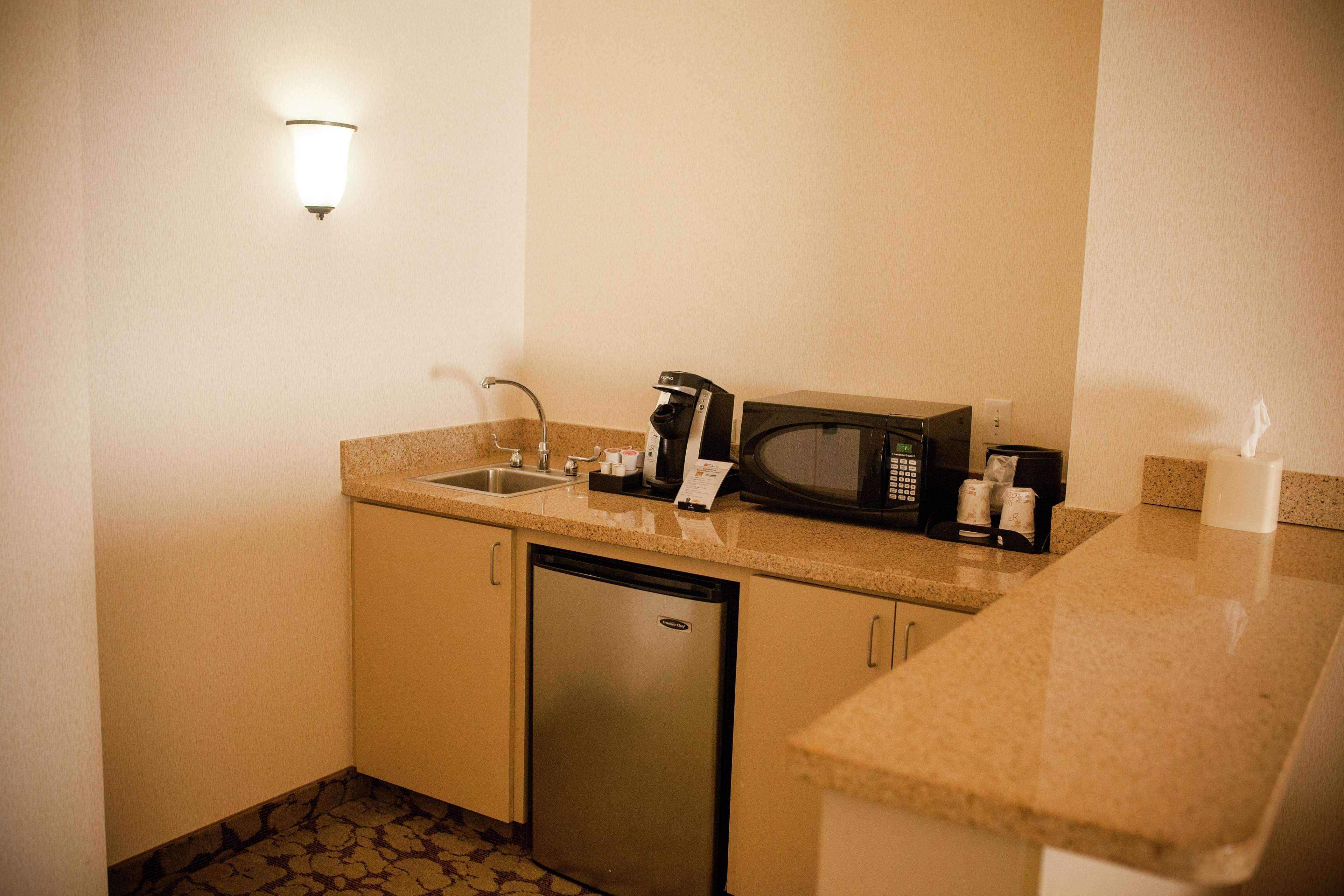 Hilton Garden Inn Redding Exterior photo
