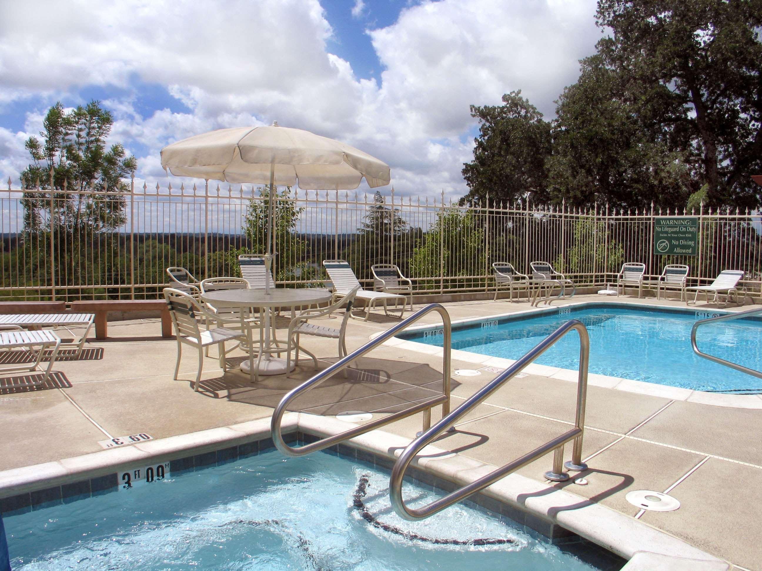 Hilton Garden Inn Redding Exterior photo