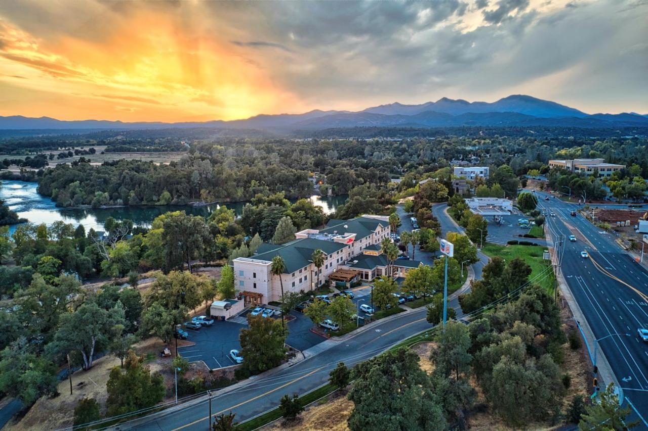 Hilton Garden Inn Redding Exterior photo
